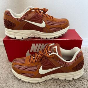 Nike Air Zoom Vomero 5 Monarch Dark Russet Flax White
